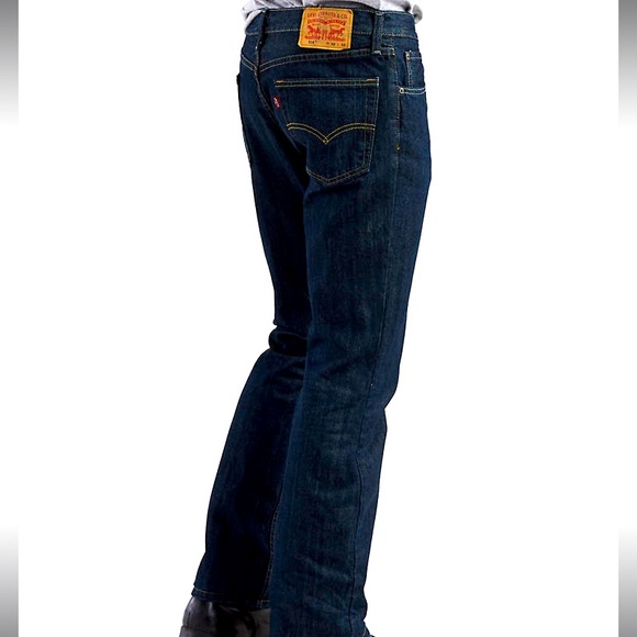 *****Like New***** Men’s Straight Leg Jeans. - Picture 3 of 6